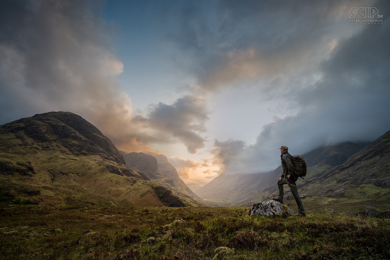 Glen Coe - Stefan Glen Coe is a breathtakingly beautiful valley surrounded by imposing mountains. The Glen Coe valley is named after the River Coe, which flows through this area. The low clouds and fog that often hang in this area contribute to the mysterious atmosphere. Stefan Cruysberghs